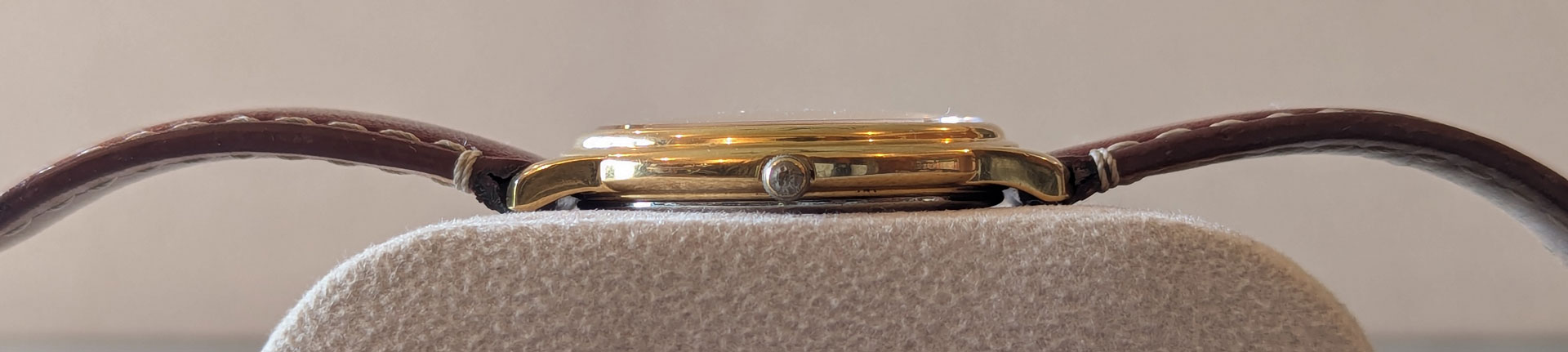 The side of the 5S21 showing thickness