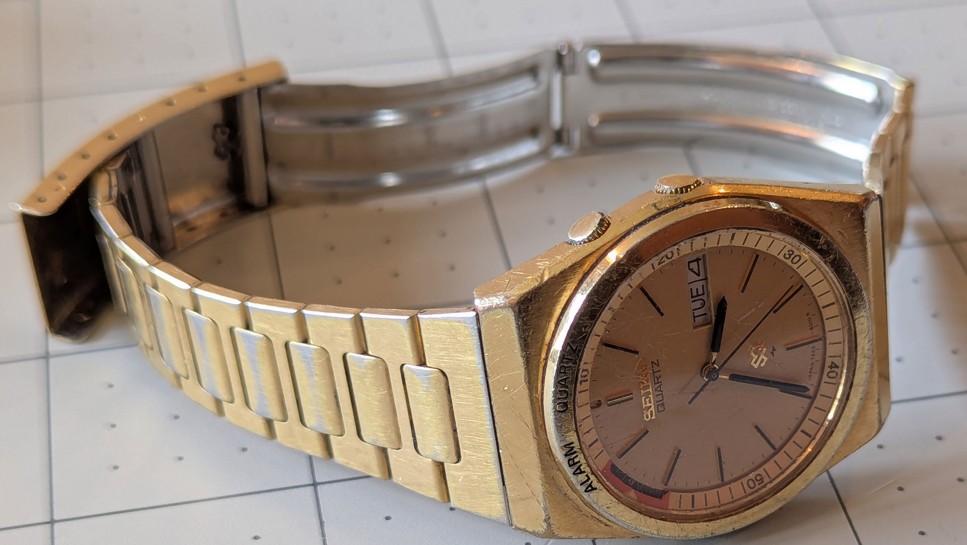 The Alarm Quartz from the side