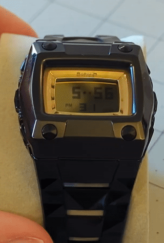 The time displayed with spinning dots between the numbers